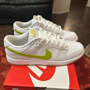 Women’s Nike dunk low new size 11 1/2 men’s size 10